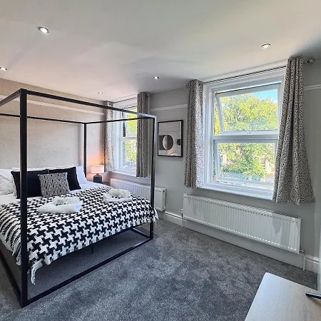 9 Beds, 5 Bedrooms, Large House * Harrogate