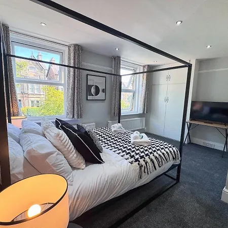 9 Beds, 5 Bedrooms, Large House * Harrogate