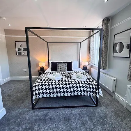 9 Beds, 5 Bedrooms, Large House Harrogate