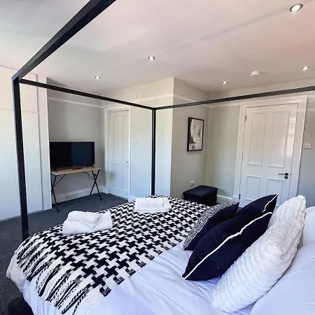9 Beds, 5 Bedrooms, Large House Harrogate
