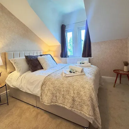 9 Beds, 5 Bedrooms, Large House Harrogate