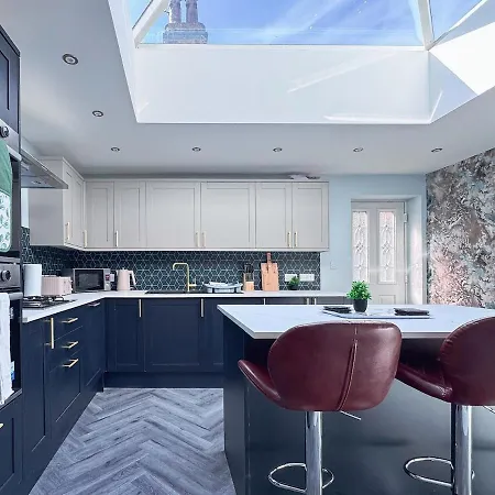 9 Beds, 5 Bedrooms, Large House Harrogate