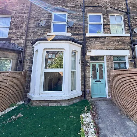 9 Beds, 5 Bedrooms, Large House * Harrogate